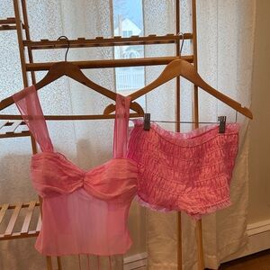 I am Delilah set in hibiscus 🌺